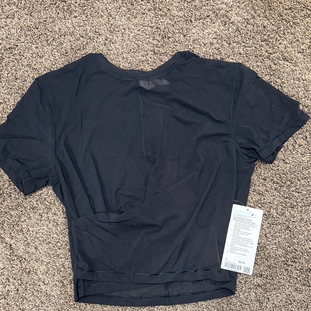 Lululemon Athletica mesh Black Short Sleeve Tee